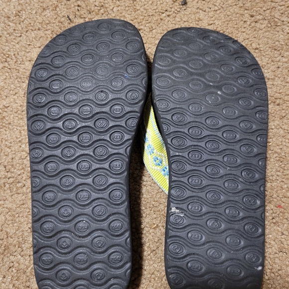 Women's Reef flip flops, size 7 - Picture 2 of 9